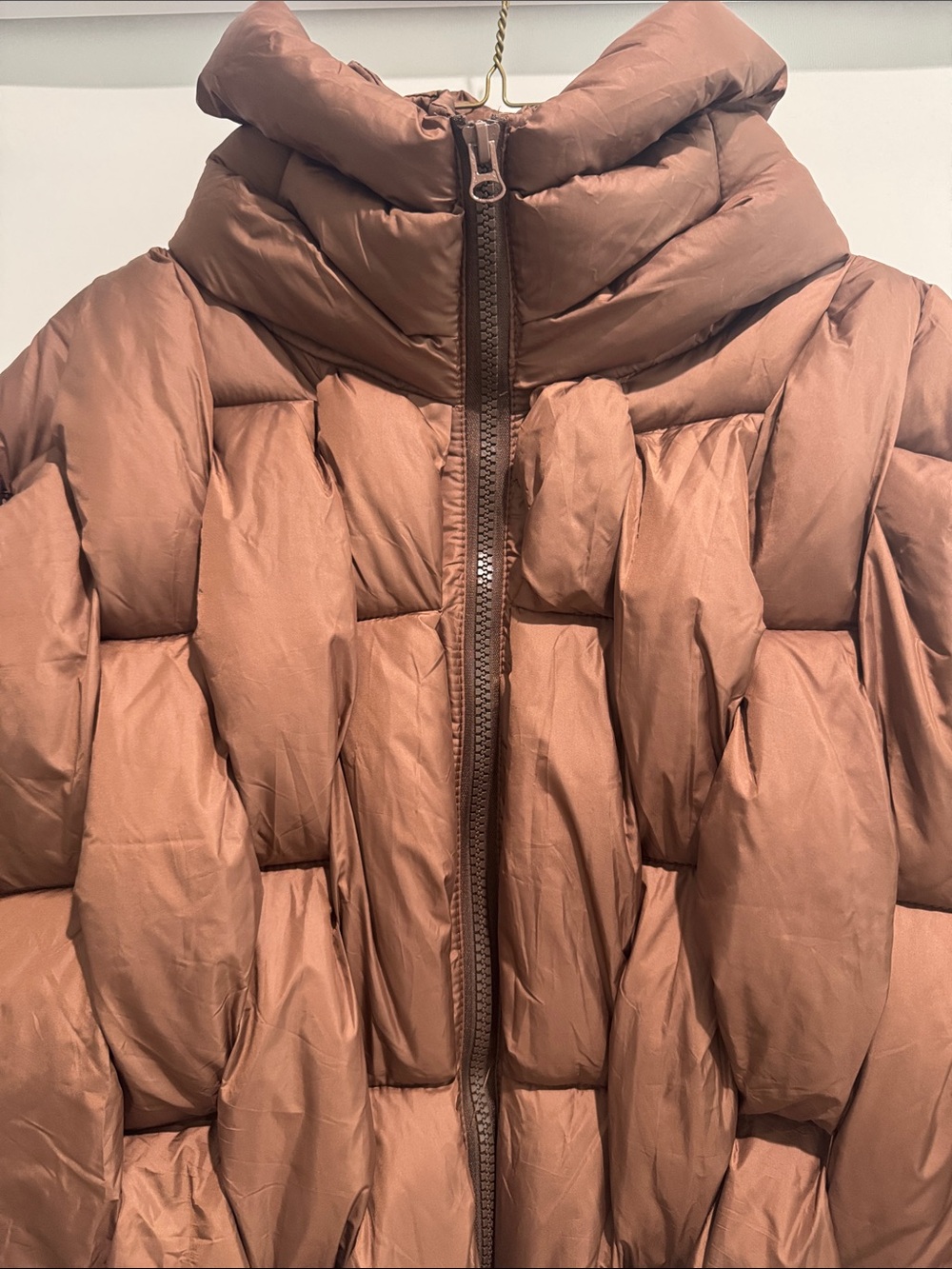 Bottega Inspired Statement Coat Size L
Oversized Chocolate Brown Puffer Jacket - Picture 3 of 7